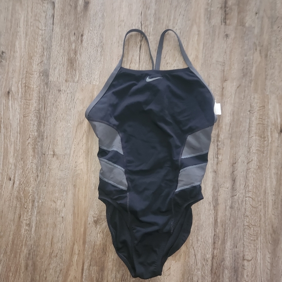 Nike swimsuit - Picture 1 of 3